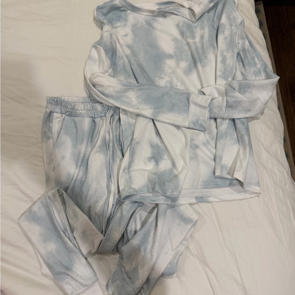Blueish / green and White Tie-Dye Lounge Set